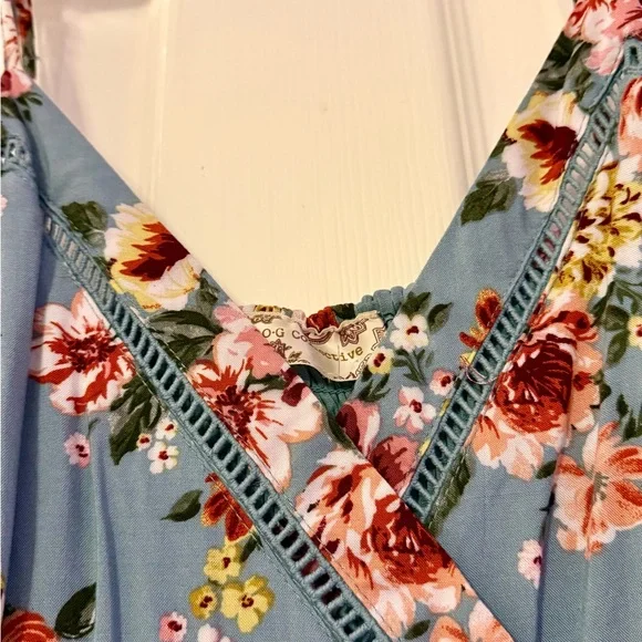 Chic Floral Midi Dress in Blue and Red - Picture 5 of 5